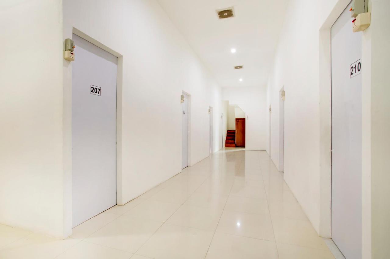 Hotel Vaccinated Staff - Spot On 3928 Terrace House Syariah Pondoktjing Dua Exterior foto